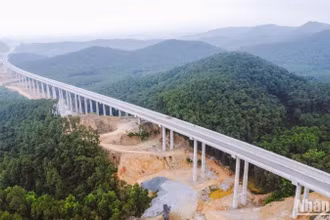Đoạn tuyến 19km cuối của dự án thành phần Diễn Châu-Bãi Vọt thuộc dự án đường cao tốc bắc-nam vừa được đưa vào khai thác.