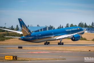 Hãng hàng không Vietnam Airlines đổi sang khai thác bằng tàu bay thân rộng Airbus A350 và Boeing 787 thay thế cho tàu bay thân hẹp Airbus A321 đưa, đón đội tuyển, hành khách và người hâm mộ bóng đá.