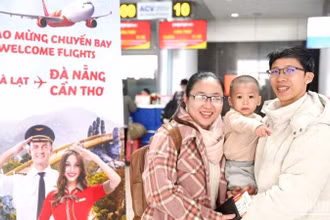 Hãng hàng không Vietjet mở lại cùng lúc các đường bay kết nối Đà Lạt-Cần Thơ, Đà Lạt-Đà Nẵng và Đà Nẵng-Phú Quốc (tỉnh Kiên Giang) trong hai ngày 7 và 8/11.