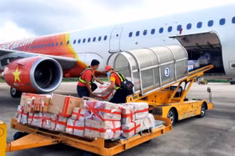  Từ nay đến ngày 20/9, hãng Vietjet thực hiện miễn cước vận chuyển với hàng cứu trợ của các tổ chức, cá nhân trong và ngoài nước đến đồng bào vùng bão lũ.