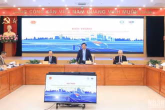 Các đại biểu tham gia hội thảo về phát triển công nghiệp đường sắt.