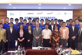 Các đại biểu tham dự lễ kỷ niệm hợp tác song phương phát triển nguồn nhân lực hàng không.