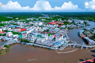Xứ sở Đầm Dơi sau chặng đường 40 năm xây dựng, phát triển. Trong ảnh là một góc trung tâm thị trấn Đầm Dơi, huyện Đầm Dơi, tỉnh Cà Mau. (Ảnh: HOÀNG GIANG). 
