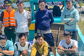 Nhóm đối tượng dùng hung khí nguy hiểm trên biển vừa bị Bộ đội Biên phòng Cà Mau truy bắt.