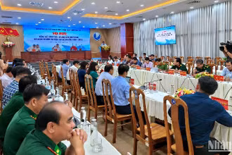 Quang cảnh hội nghị tổng kết công tác tổ chức các hoạt động kỷ niệm 70 năm Sự kiện tập kết ra bắc tại Cà Mau.