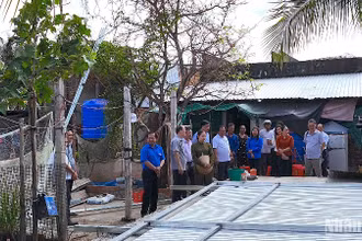 Lãnh đạo tỉnh Cà Mau kiểm tra tiến độ xóa nhà tạm, nhà dột nát trên địa bàn xã Hòa Thành (thành phố Cà Mau).