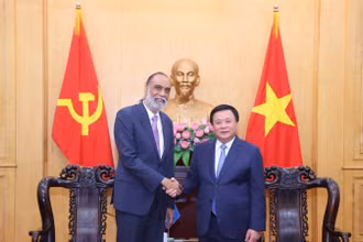 Đồng chí Nguyễn Xuân Thắng và ngài Amandeep Singh Gill, Phó Tổng Thư ký Liên hợp quốc.