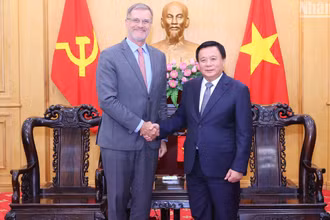 Đồng chí Nguyễn Xuân Thắng, Ủy viên Bộ Chính trị, Giám đốc Học viện Chính trị quốc gia Hồ Chí Minh, Chủ tịch Hội đồng Lý luận Trung ương đã tiếp và làm việc với ngài Olivier Brochet, Đại sứ Cộng hòa Pháp tại Việt Nam.