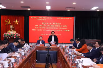 Đồng chí Nguyễn Xuân Thắng, Ủy viên Bộ Chính trị, Giám đốc Học viện Chính trị quốc gia Hồ Chí Minh, Chủ tịch Hội đồng Lý luận Trung ương, Trưởng Ban chỉ đạo Hội thi giảng viên dạy giỏi toàn quốc các trường chính trị tỉnh, thành phố trực thuộc Trung ương lần thứ 9, năm 2025 tại cuộc họp Ban chỉ đạo, Ban Tổ chức về kế hoạch triển khai các nội dung công việc liên quan tổ chức Hội thi.