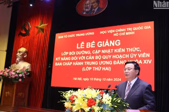 Đồng chí Nguyễn Xuân Thắng phát biểu tại Lễ bế giảng Lớp bồi dưỡng, cập nhật kiến thức, kỹ năng đối với cán bộ quy hoạch Ủy viên Ban Chấp hành Trung ương Đảng khóa XIV (lớp thứ 2).