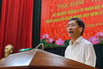 Giáo sư, Tiến sĩ Phan Trọng Lân, Cục trưởng Y tế dự phòng, Bộ Y tế cung cấp thông tin.