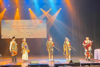 Nhóm nhạc Tetseo Sisters trình diễn các ca khúc truyền thống của người Ấn Độ.