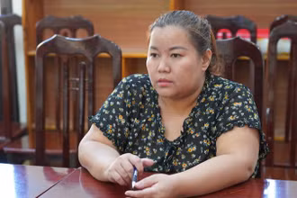 Đối tượng Nguyễn Thị Huyền tại cơ quan công an.