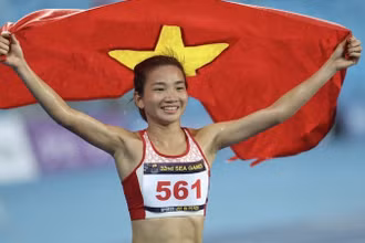 Nguyễn Thị Oanh giành cú đúp Huy chương Vàng ở nội dung chạy 1.500m và 3.000m vượt chướng ngại vật. (Ảnh: Minh Quyết/TTXVN)