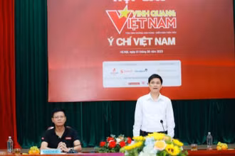 Phó Chủ tịch Tổng Liên đoàn Lao động Việt Nam Ngọ Duy Hiểu trả lời các câu hỏi của phóng viên tại họp báo.