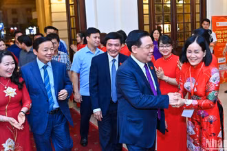 [Ảnh] Chủ tịch Quốc hội Vương Đình Huệ dự Chương trình nghệ thuật “Vinh quang Tổ quốc Việt Nam”
