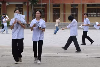 Thí sinh tại Điểm thi Trường THPT thành phố Cao Bằng (Cao Bằng) sau giờ thi môn Ngữ văn. (Ảnh: Báo Cao Bằng)