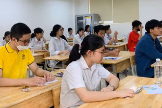 Các phòng thi tại điểm thi Trường trung học cơ sở Ngô Sỹ Liên (quận Hoàn Kiếm) được cấp điện đầy đủ.