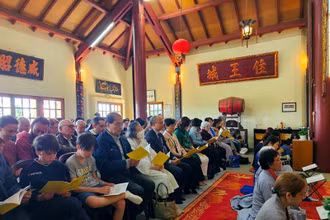 Với nhiều bà con kiều bào, Thiền viện Trúc Lâm là nơi để hòa mình vào chốn tâm linh, giúp tinh thần được thanh tịnh và thoải mái. (Ảnh: MINH DUY)