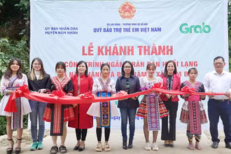 Lễ khánh thành hai cây cầu tại xã Nậm Ban, huyện Nậm Nhùn, tỉnh Lai Châu. (Ảnh: NFVC)