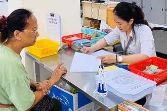 Chi trả lương hưu cho người hưởng tại Bà Rịa-Vũng Tàu. (Ảnh VNPost)