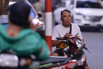 Tỷ lệ người trưởng thành ở nước ta hút thuốc lá vẫn ở nhóm cao trên thế giới. (Ảnh: THẾ ĐẠI)
