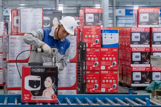 Người lao động tại Công ty Tân Á - Đại Thành. (Ảnh: SƠN TÙNG)