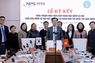 Đại diện lãnh đạo Bảo hiểm xã hội Việt Nam tại lễ ký Thỏa thuận thực hiện Hiệp định bảo hiểm xã hội Việt Nam-Hàn Quốc theo hình thức trực tuyến. 