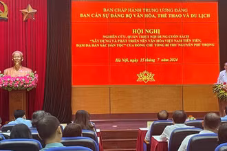 Bộ trưởng Văn hóa, Thể thao và Du lịch Nguyễn Văn Hùng phát biểu tại hội nghị.