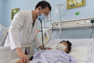 Điều trị cho bệnh nhân tại Bệnh viện Quân y 175 (Thành phố Hồ Chí Minh). (Ảnh minh họa: nhandan.vn)