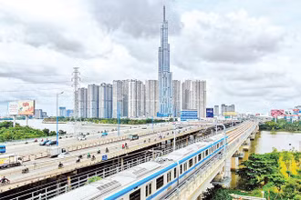 Tuyến đường sắt đô thị số 1 Bến Thành-Suối Tiên (Thành phố Hồ Chí Minh) có khoảng 200 chuyến tàu phục vụ hành khách mỗi ngày. (Ảnh THẾ ANH)