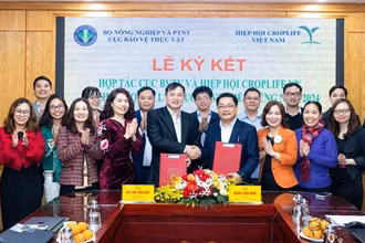 Ký kết hợp tác triển khai Chương trình " Khung quản lý thuốc bảo vệ thực vật bền vững" năm 2024.