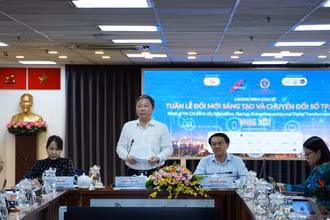 Phó Chủ tịch Ủy ban nhân dân Thành phố Hồ Chí Minh phát biểu tại họp báo (ẢNH: THẾ ANH)