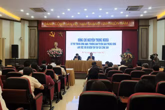 Quang cảnh buổi làm việc.
