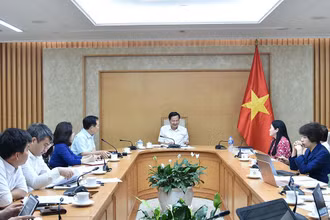 Phó Thủ tướng Chính phủ Lê Minh Khái họp với Ngân hàng Nhà nước và các bộ ngành về việc triển khai gói hỗ trợ lãi suất 2%. (Ảnh: VGP)