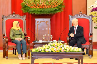Tổng Bí thư Nguyễn Phú Trọng tiếp Tổng thống Cộng hòa Singapore Halimah Yacob.