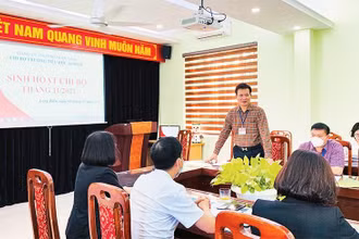 Ảnh minh họa: Một buổi sinh hoạt chi bộ Trường tiểu học Ái Mộ B, Ðảng ủy phường Ngọc Lâm, quận Long Biên. 
