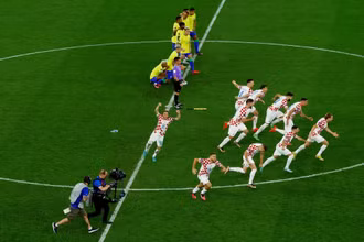 [Ảnh] Ngày đầu tứ kết World Cup: Brazil đắng cay về nước, Argentina lọt khe cửa hẹp