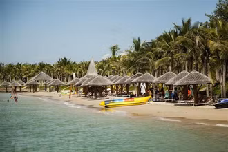 Bãi biển Hòn Tằm Nha Trang. (Ảnh: TTXVN)