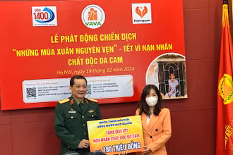 Tại lễ phát động, Hội Nạn nhân chất độc da cam/dioxin Việt Nam tiếp nhận sự ủng hộ của các tổ chức xã hội.