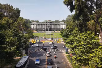 [Video] TP Hồ Chí Minh: Bắt đầu trang hoàng đường phố chào mừng đại lễ 30/4