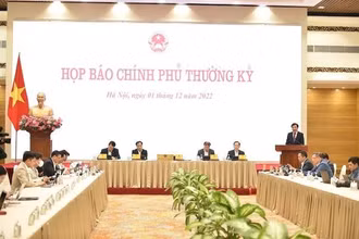Bộ trưởng, Chủ nhiệm Văn phòng Chính phủ Trần Văn Sơn, Người phát ngôn của Chính phủ thông tin với báo chí về một số nội dung nổi bật phiên họp Chính phủ thường kỳ tháng 11. Ảnh: VGP/Quang Thương
