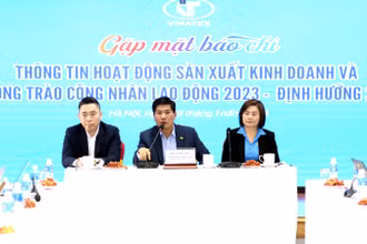 Lãnh đạo Vinatex thông tin về tình hình sản xuất kinh doanh năm 2023.