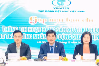 Lãnh đạo Vinatex tại buổi gặp mặt báo chí