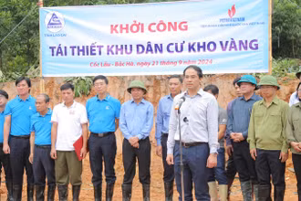 Phó Bí thư Tỉnh ủy, Chủ tịch UBND tỉnh Lào Cai Trịnh Xuân Trường phát biểu tại lễ khởi công.