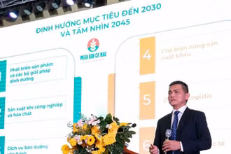 Bí thư Đảng ủy, Tổng Giám đốc PVCFC Văn Tiến Thanh báo cáo tại hội nghị tổng kết năm 2023.
