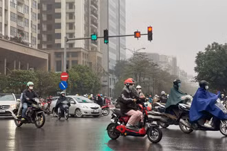 Khu vực Hà Nội sáng có mưa nhỏ, mưa phùn và sương mù, trưa chiều trời nắng. Sáng và đêm trời rét. (Ảnh minh họa)