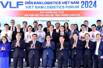 Thủ tướng Phạm Minh Chính và các đồng chí lãnh đạo, đại biểu tham dự Diễn đàn Logistics Việt Nam 2024. 