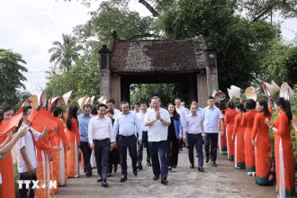 Chủ tịch nước Tô Lâm thăm làng cổ Đường Lâm.