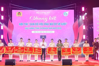 Trao giải A tặng 9 đơn vị.
